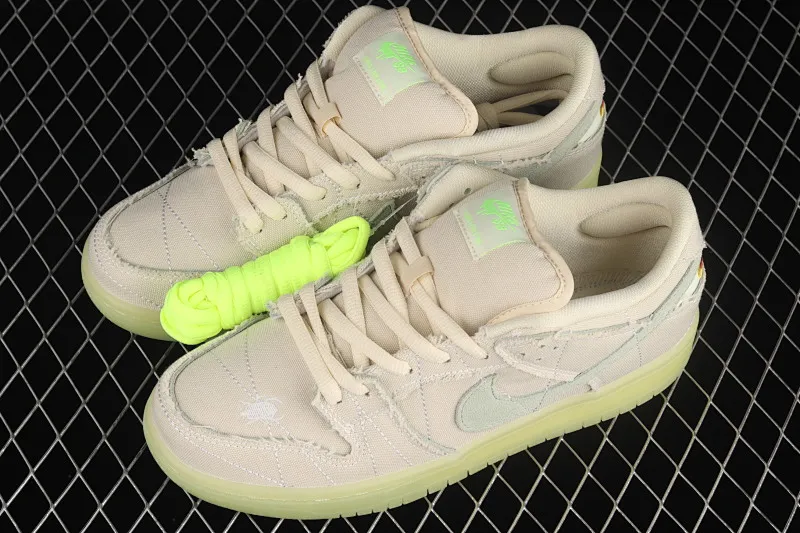 All categories Nk SB Dunk Series Nk SB Dunk Low low-top sneakers F version Nk SB Dunk Low "Mummy" "Mummy" luminous SB smashing backboard fashion casual sneakers DM0774-111